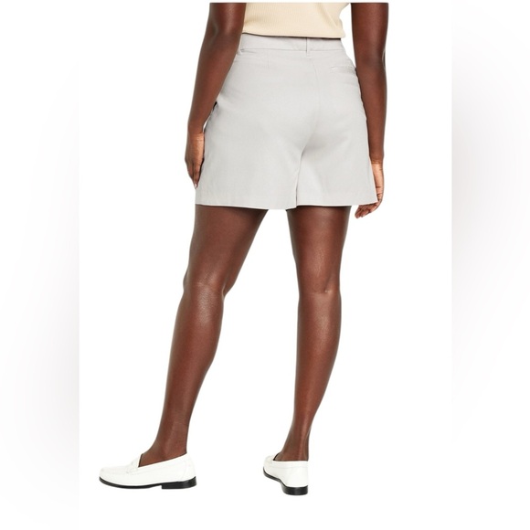 Old Navy Extra High-Waisted Taylor
Trouser Shorts 5-inch inseam Size 3X New - Picture 6 of 13